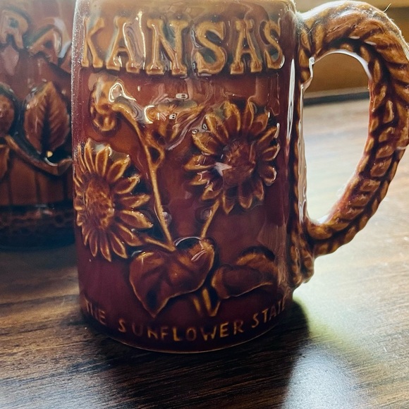 Fun vintage souvenir mugs - Picture 3 of 8